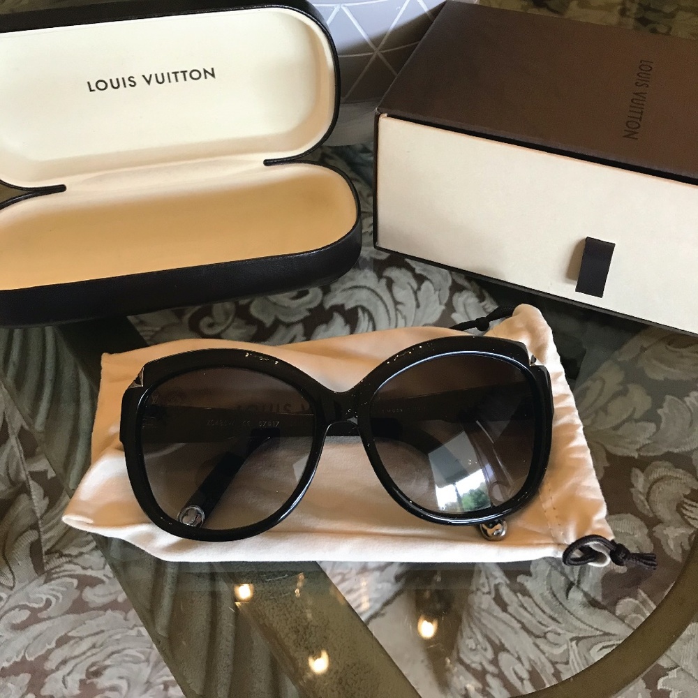 LV - Black Glitter Hortensia Cat Eye Sunglasses